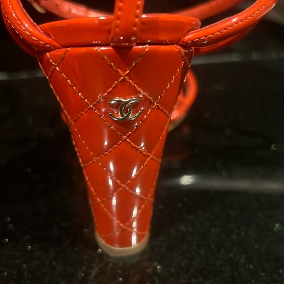 Quilted wedge Chanel sandal, Great condition,worn 3 times - Picture 4 of 5